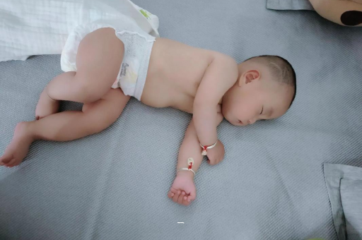 滑县宝宝脸上有白色斑块 滑县宝宝脸上有白色斑块